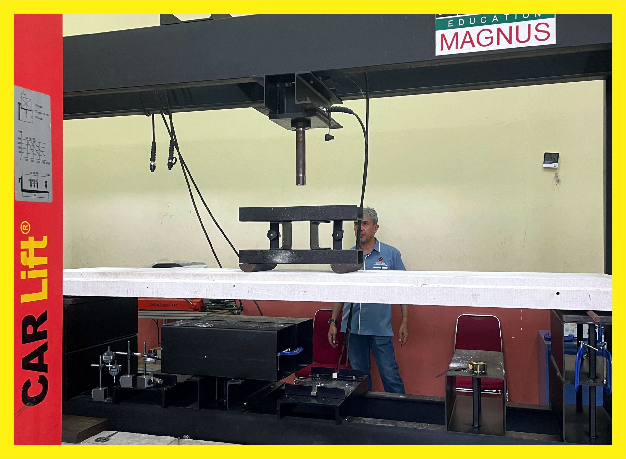 Pengujian Kuat Tekan Panel Lantai AAC Maccon di Politeknik Negeri Ujung Pandang Perkuat Komitmen Mutu Produk